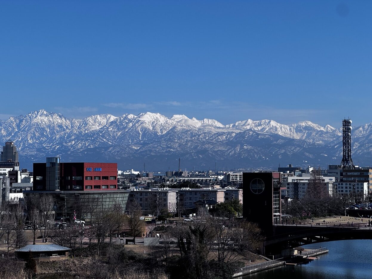 富山市街と立山連峰の眺望